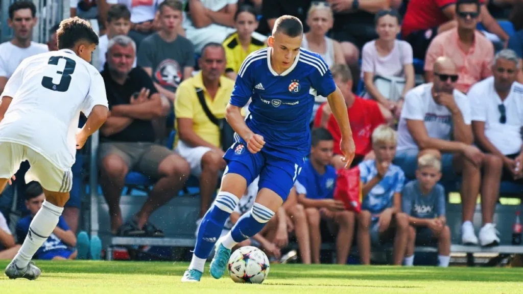 Ilecic in Dinamo jersey Ilecic in Dinamo jersey dribbling on football pitch